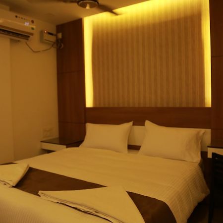 The Galaxy Suites Kochi Extérieur photo