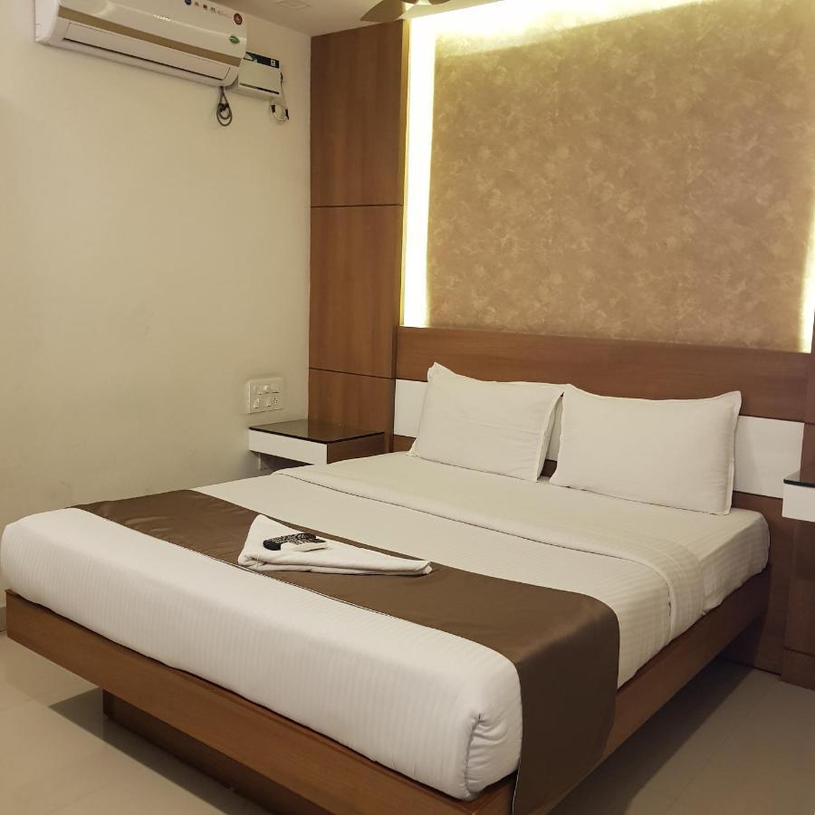 The Galaxy Suites Kochi Extérieur photo
