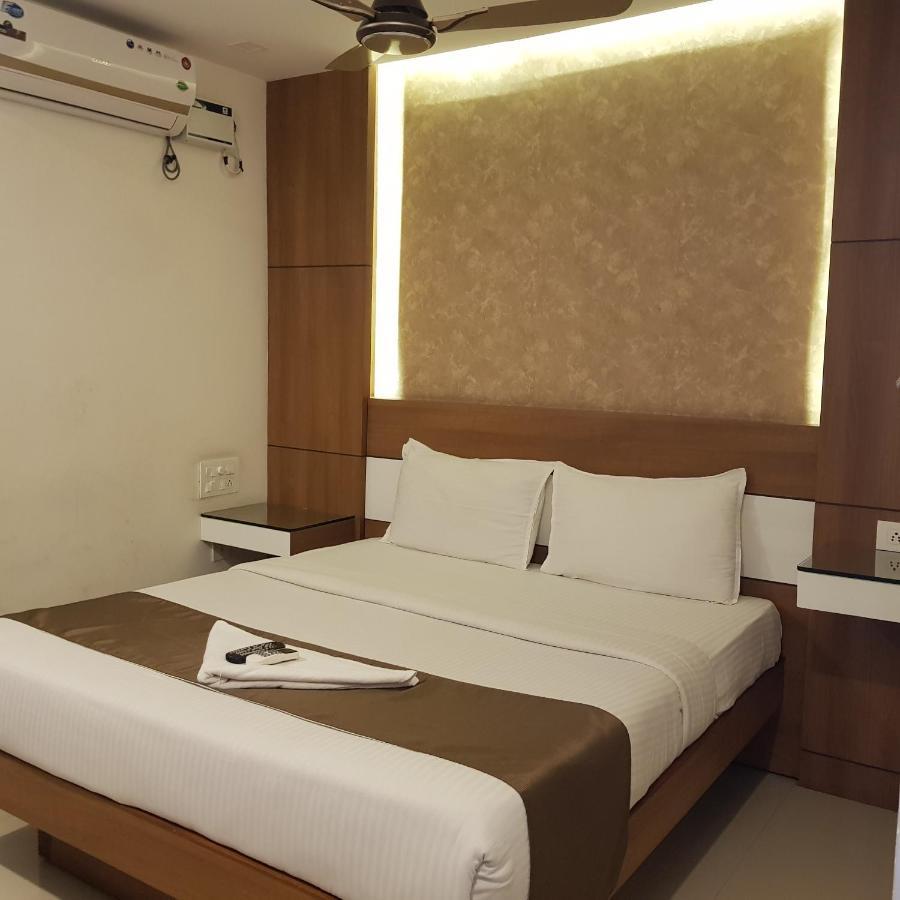 The Galaxy Suites Kochi Extérieur photo