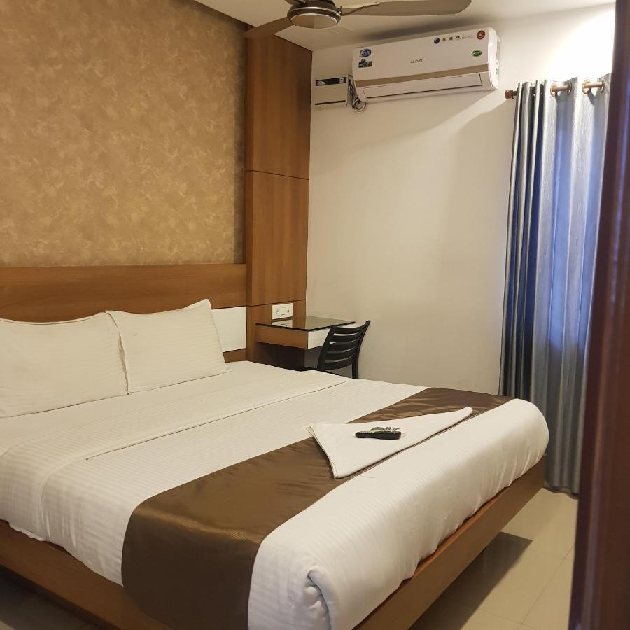 The Galaxy Suites Kochi Extérieur photo