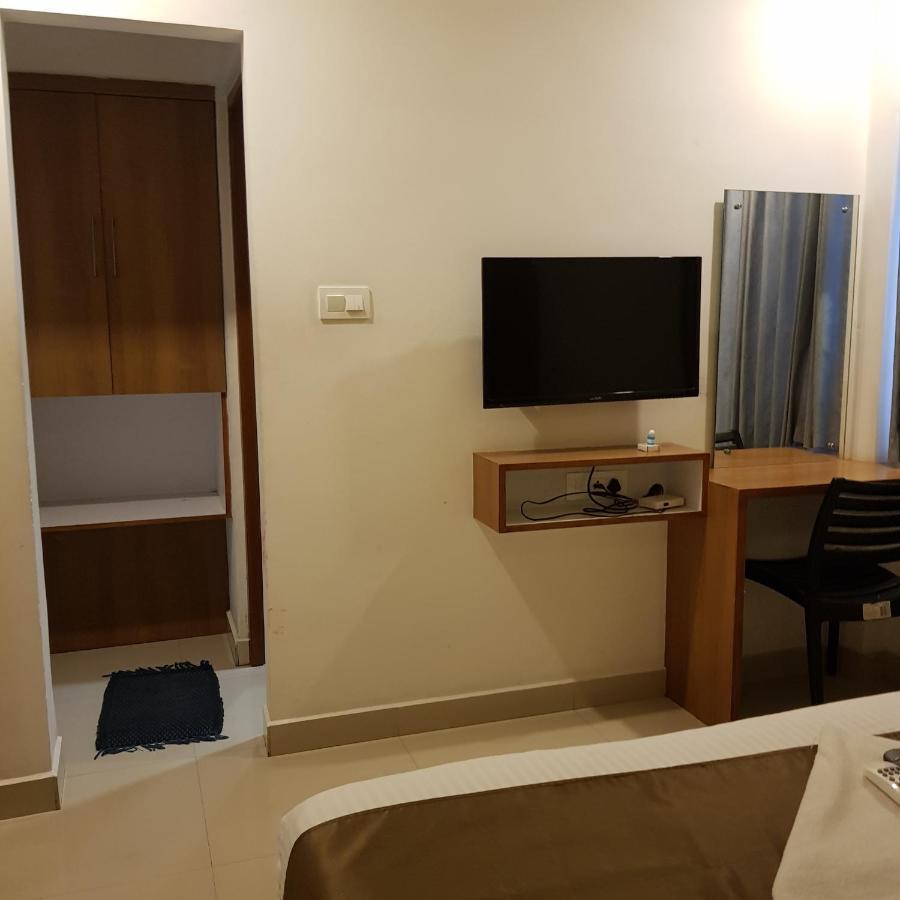 The Galaxy Suites Kochi Extérieur photo