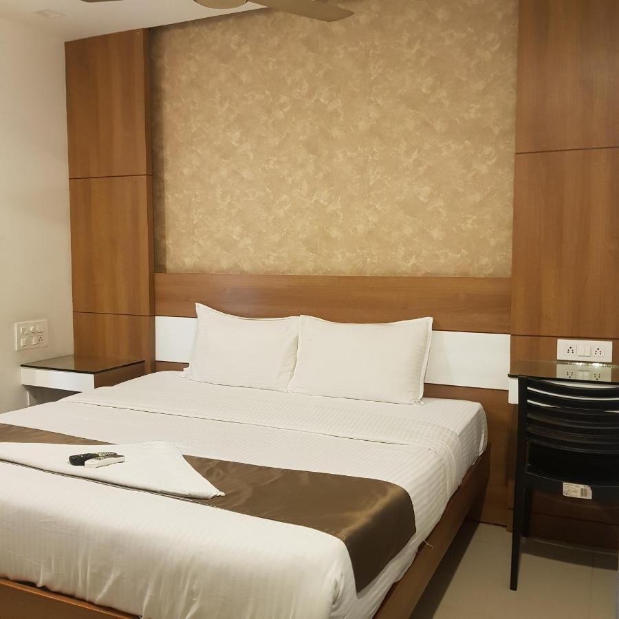 The Galaxy Suites Kochi Extérieur photo