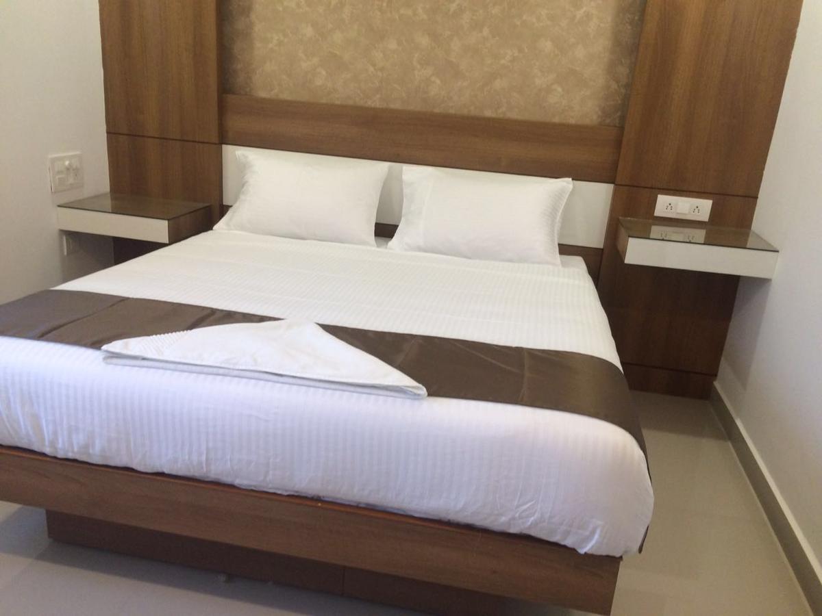The Galaxy Suites Kochi Extérieur photo