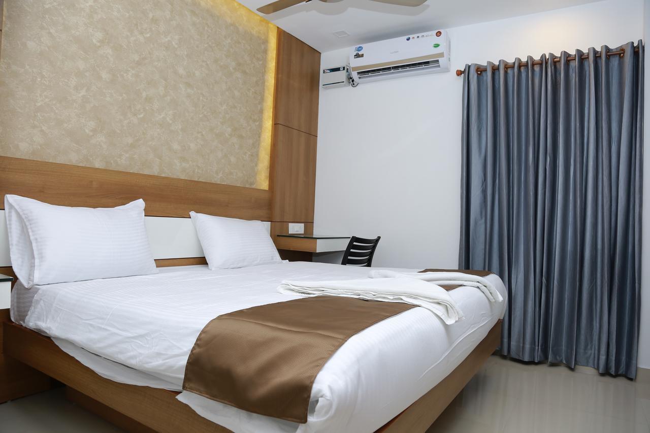 The Galaxy Suites Kochi Extérieur photo
