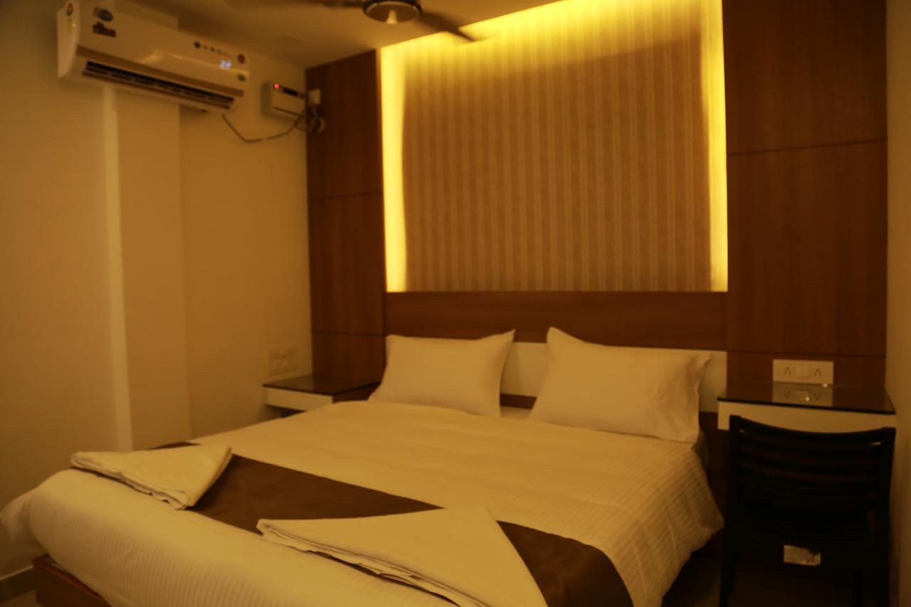 The Galaxy Suites Kochi Extérieur photo